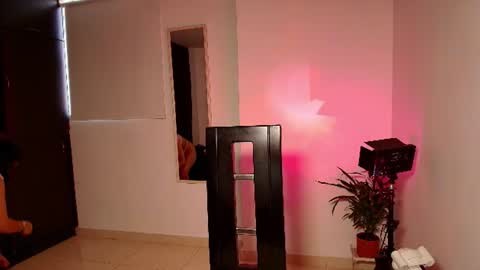 Snapshot of zhara_11 chatting on August 9, 12:21 pm Zhara online show from August 9, 12:21 pm