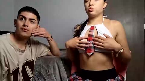 Snapshot of zhara_and_logan chatting on February 4, 12:11 pm Zhara and logan online show from February 4, 12:11 pm