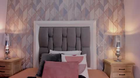 Snapshot of zharia_lux25 chatting on June 14, 11:34 am zharia_lux25 online show from June 14, 11:34 am