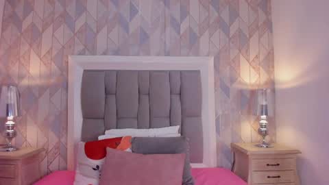 Snapshot of zharia_lux25 chatting on July 8, 11:37 am zharia_lux25 online show from July 8, 11:37 am