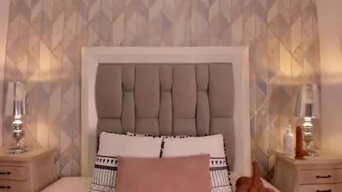 Snapshot of zharia_lux25 chatting on August 1, 3:44 pm zharia_lux25 online show from August 1, 3:44 pm