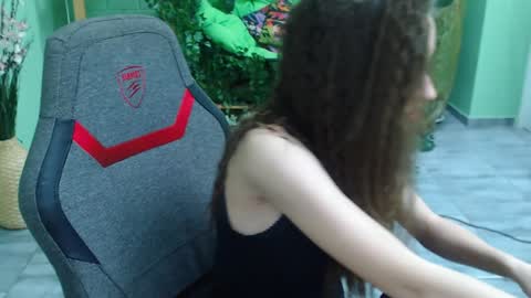 zianichols online show from February 6, 8:02 pm