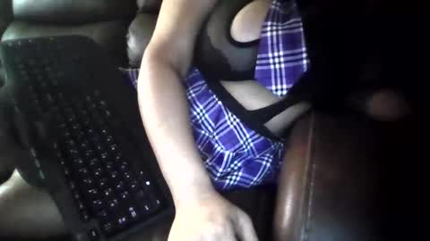 zimzim_ online show from December 17, 11:05 am