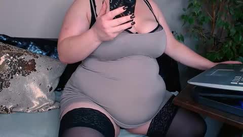 Snapshot of zinacorleone chatting on December 12, 1:49 pm zinacorleone online show from December 12, 1:49 pm