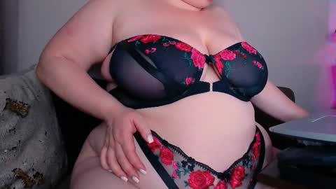 Snapshot of zinacorleone chatting on May 22, 9:20 pm zinacorleone online show from May 22, 9:20 pm