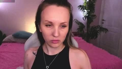 Zlata  Mon Tue Thu Fri Sun Sa GMT 3 0000pm - 0600pm  online show from April 24, 9:34 am