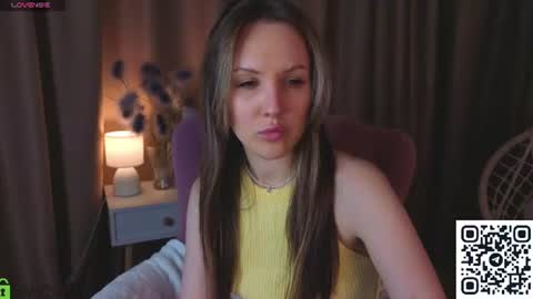 Snapshot of zlata__fox chatting on June 19, 8:51 am Zlata Mon Tue Thu Fri Sun Sa GMT 3 0000pm - 0600pm online show from June 19, 8:51 am
