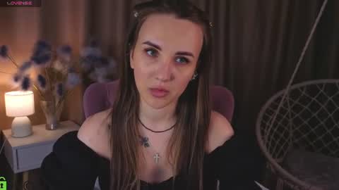 Snapshot of zlata__fox chatting on June 22, 8:44 am Zlata Mon Tue Thu Fri Sun Sa GMT 3 0000pm - 0600pm online show from June 22, 8:44 am