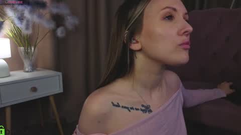 Snapshot of zlata__fox chatting on June 27, 12:22 pm Zlata Mon Tue Thu Fri Sun Sa GMT 3 0000pm - 0600pm online show from June 27, 12:22 pm