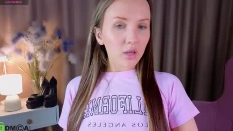 Snapshot of zlata__fox chatting on July 13, 9:01 am Zlata Mon Tue Thu Fri Sun Sa GMT 3 0000pm - 0600pm online show from July 13, 9:01 am