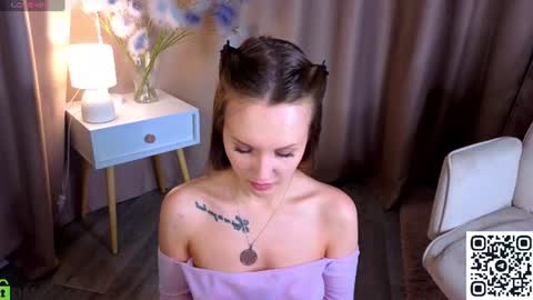 Snapshot of zlata__fox chatting on July 25, 9:07 am Zlata Mon Tue Thu Fri Sun Sa GMT 3 0000pm - 0600pm online show from July 25, 9:07 am