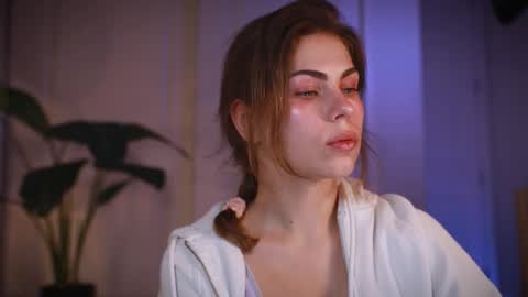 Snapshot of zlicious chatting on January 5, 10:24 pm Zara Join next live at 5PM EST online show from January 5, 10:24 pm