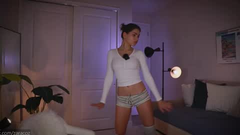 Snapshot of zlicious chatting on January 6, 5:49 pm Zara Join next live at 5PM EST online show from January 6, 5:49 pm