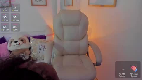 Snapshot of zobe_love chatting on November 25, 6:30 pm Zobe Love online show from November 25, 6:30 pm