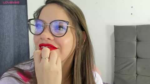 Snapshot of zoe69__ chatting on January 28, 2:11 am ZOE online show from January 28, 2:11 am