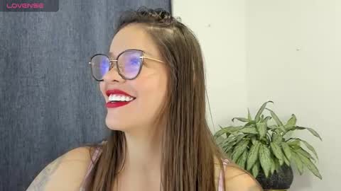 Snapshot of zoe69__ chatting on February 12, 3:40 am ZOE online show from February 12, 3:40 am