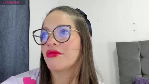 Snapshot of zoe69__ chatting on February 13, 5:37 am ZOE online show from February 13, 5:37 am