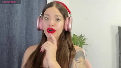 Snapshot of zoe69__ chatting on March 2, 5:54 am ZOE online show from March 2, 5:54 am