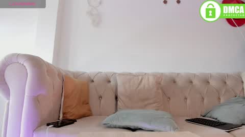 zoe_37 online show from July 29, 7:01 pm