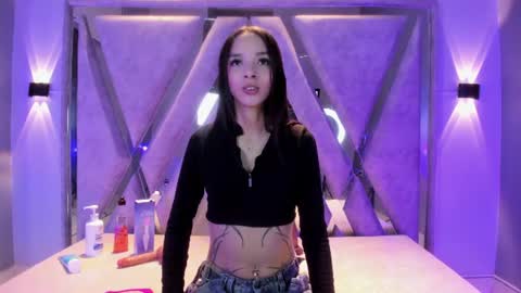 Snapshot of zoe_444_ chatting on June 25, 4:01 am Zoe online show from June 25, 4:01 am