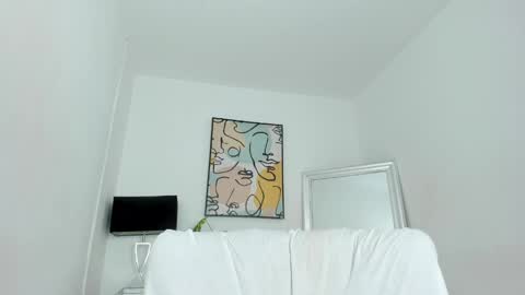 ZOE  online show from April 29, 9:10 pm