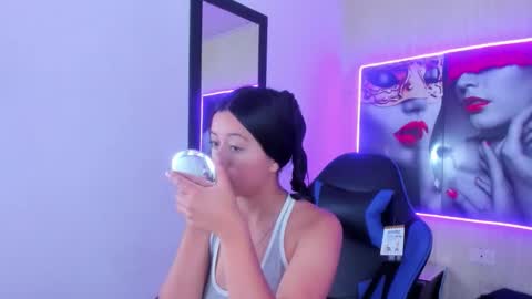 Z O E online show from January 17, 7:50 pm