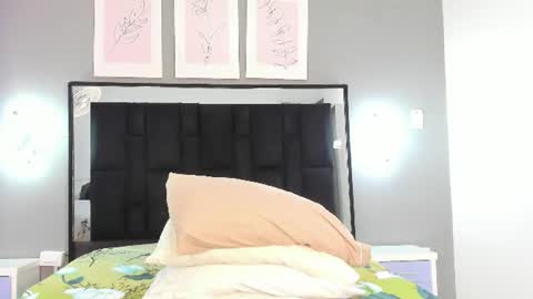 Snapshot of zoe_curvyy chatting on July 8, 12:09 pm zoe_curvyy online show from July 8, 12:09 pm