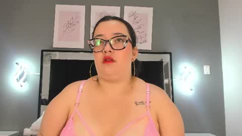 Snapshot of zoe_curvyy chatting on July 15, 12:10 pm zoe_curvyy online show from July 15, 12:10 pm