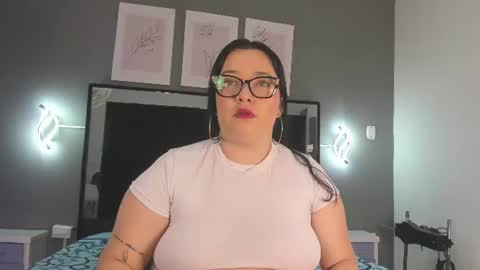 Snapshot of zoe_curvyy chatting on July 17, 12:34 pm zoe_curvyy online show from July 17, 12:34 pm