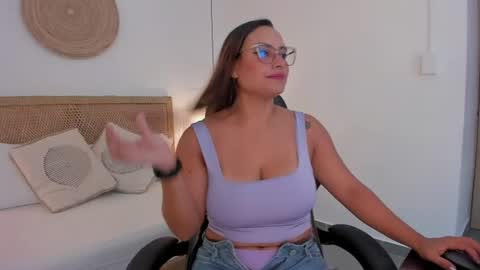 Zoe  online show from July 30, 12:15 pm