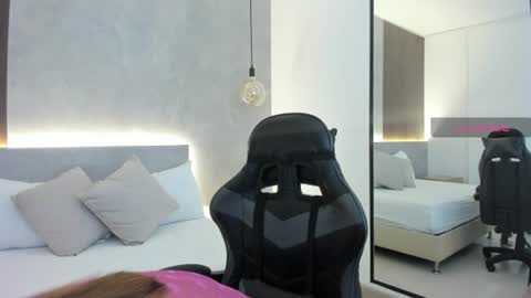 Zoe  online show from August 4, 12:19 pm