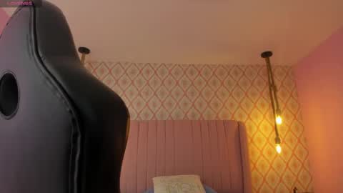 ZOE  online show from October 23, 7:45 pm