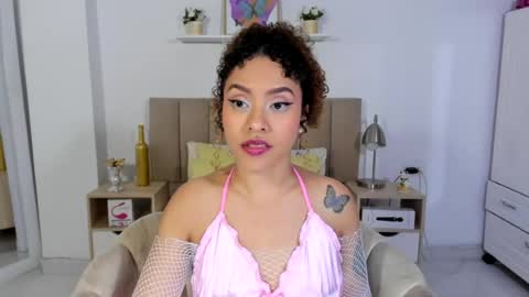 Snapshot of zoe_gruber chatting on July 17, 1:01 am Zoe Gruber online show from July 17, 1:01 am
