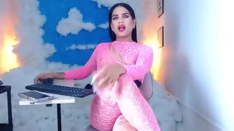 Snapshot of zoe_hecate chatting on June 11, 12:43 am zoe_hecate online show from June 11, 12:43 am