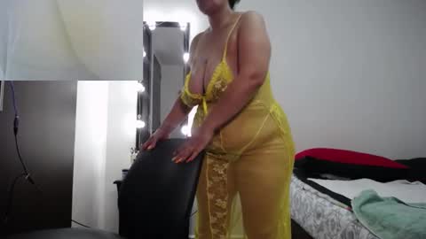 zoe hotxxx online show from February 19, 4:00 pm
