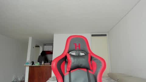 ZOE online show from April 4, 9:01 pm