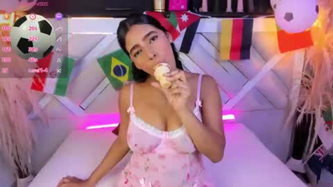 Snapshot of zoe_johnsonn1 chatting on June 20, 9:50 pm Zoey online show from June 20, 9:50 pm