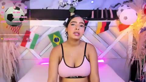 Snapshot of zoe_johnsonn1 chatting on June 23, 9:35 pm Zoey online show from June 23, 9:35 pm