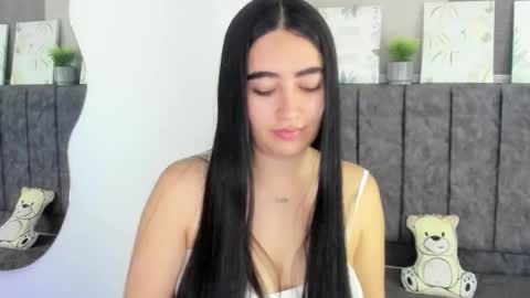 zoe_jones7 online show from January 14, 4:07 am