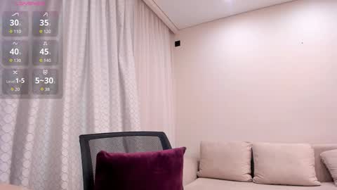 Snapshot of zoe_klarxxx chatting on February 10, 1:37 pm Zoe online show from February 10, 1:37 pm