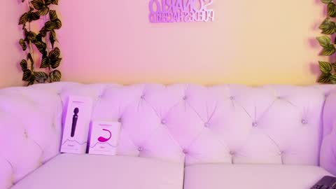 Snapshot of zoe_kravitx chatting on December 13, 9:13 am CAMILA online show from December 13, 9:13 am