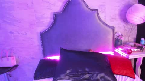 Snapshot of zoe_kravitx chatting on December 20, 10:38 am CAMILA online show from December 20, 10:38 am