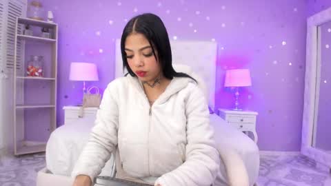 Snapshot of zoe_kravitx chatting on February 20, 6:06 am CAMILA online show from February 20, 6:06 am