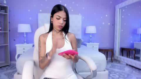 Snapshot of zoe_kravitx chatting on March 1, 3:43 am CAMILA online show from March 1, 3:43 am