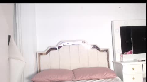 Snapshot of zoe_kravitx chatting on September 11, 12:22 am CAMILA online show from September 11, 12:22 am