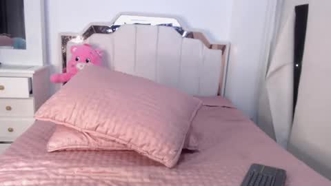 Snapshot of zoe_kravitx chatting on September 25, 12:14 am CAMILA online show from September 25, 12:14 am