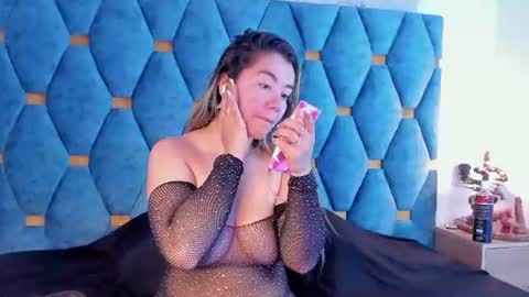 Snapshot of zoe_ll chatting on August 1, 11:31 am SWEET ZOE online show from August 1, 11:31 am