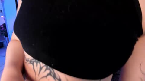 Zoe Lynch online show from February 16, 11:39 am