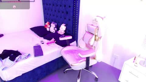Snapshot of zoe_m00n chatting on May 16, 8:18 pm zoe online show from May 16, 8:18 pm