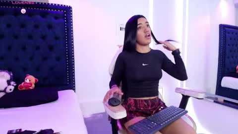 Snapshot of zoe_m00n chatting on May 18, 7:41 pm zoe online show from May 18, 7:41 pm